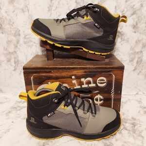 Pre-owned 2022 salomon outward hiking boots